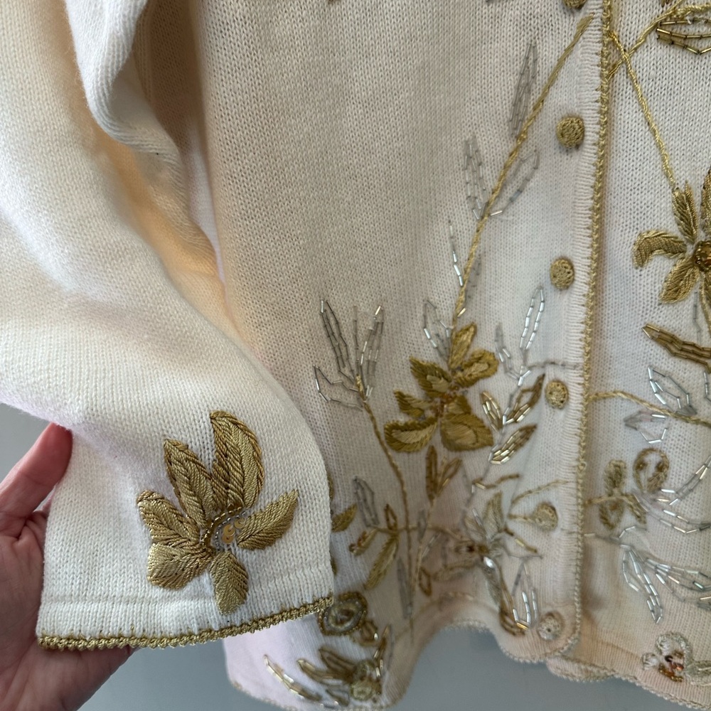 NWT Vintage Early 90’s Arriviste Cream Cardigan with Gold Floral Design Large - Picture 4 of 8